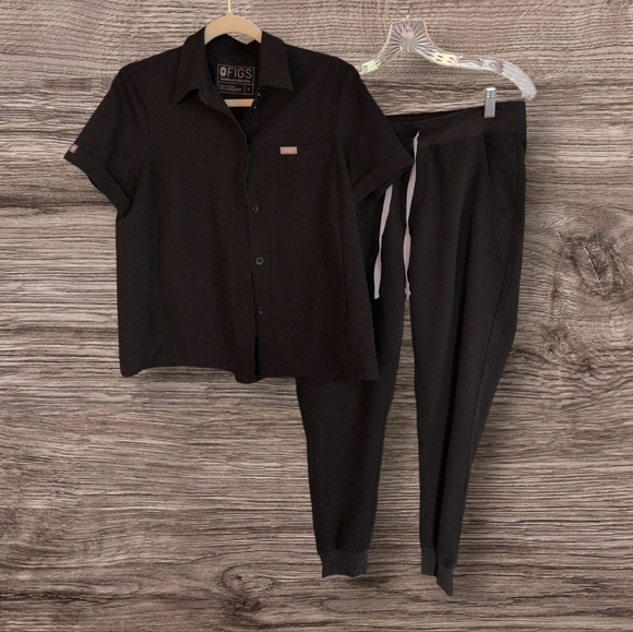 Figs Hanoi Top And Zamora Joggers Scrub Set - Picture 2 of 5